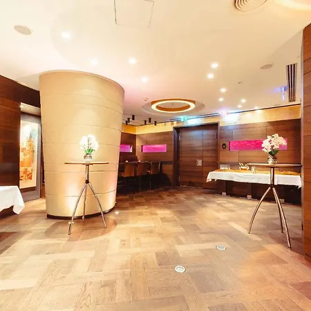 Plaza Koeln Hotel 4*