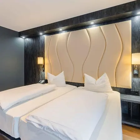 Hotel Plaza Koeln 4*
