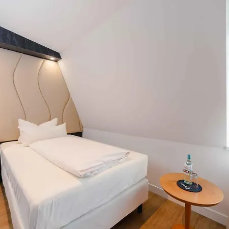 Hotel Plaza Koeln 4*