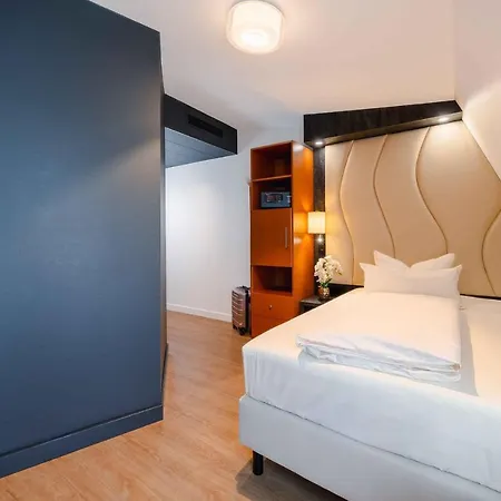 Plaza Koeln Отель 4*