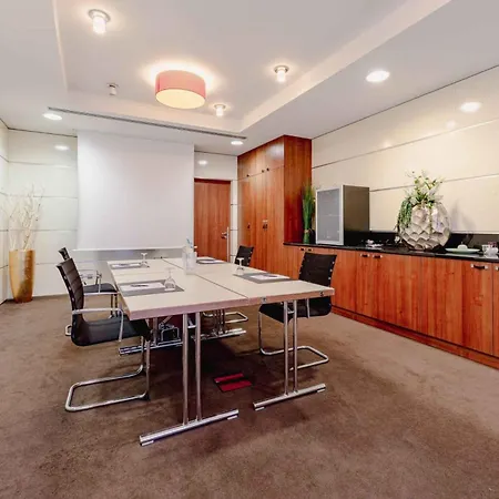 Plaza Koeln Hotel 4*