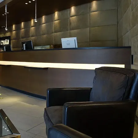 Plaza Köln Szálloda 4*