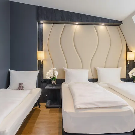 Отель Plaza Koeln 4*
