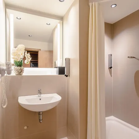 Plaza Koeln Hotel 4*
