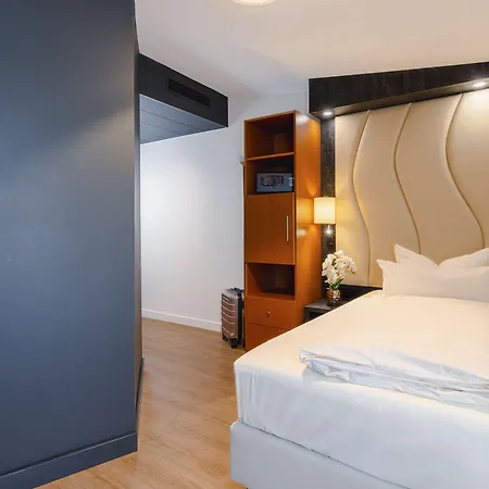 Plaza Koeln Hotel 4*