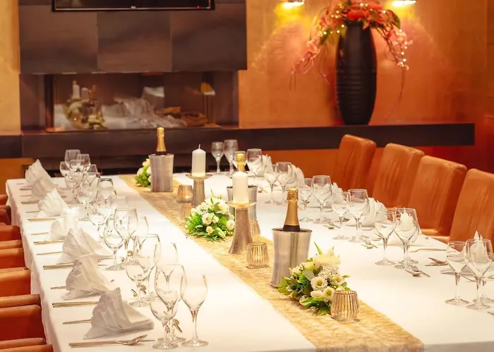 מלון Plaza Koeln 4*