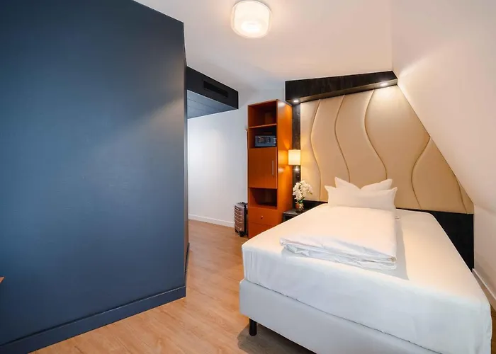 Plaza Koeln Hotel 4*