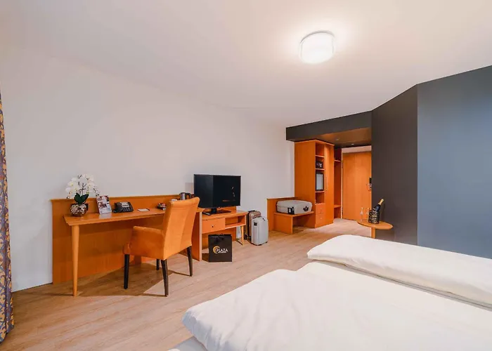 Plaza Koeln מלון 4*