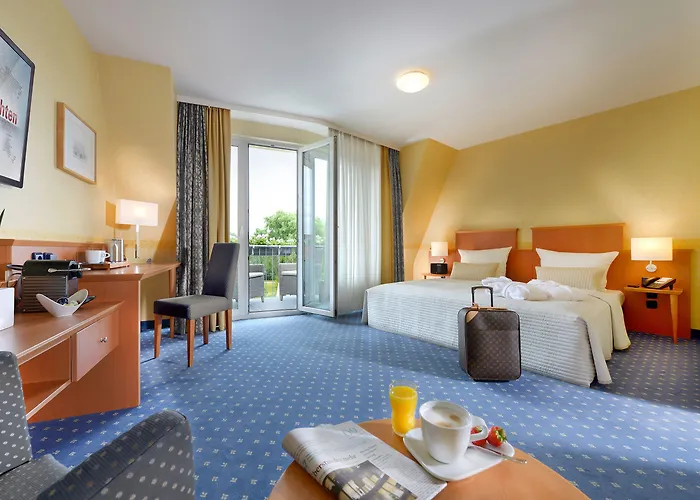 Plaza Koeln מלון 4*