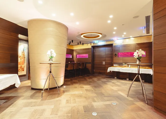 מלון Plaza Koeln 4*