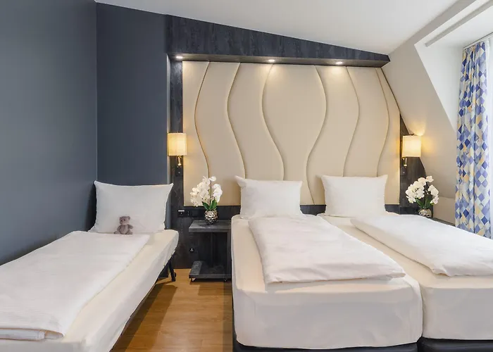 מלון Plaza Koeln 4*